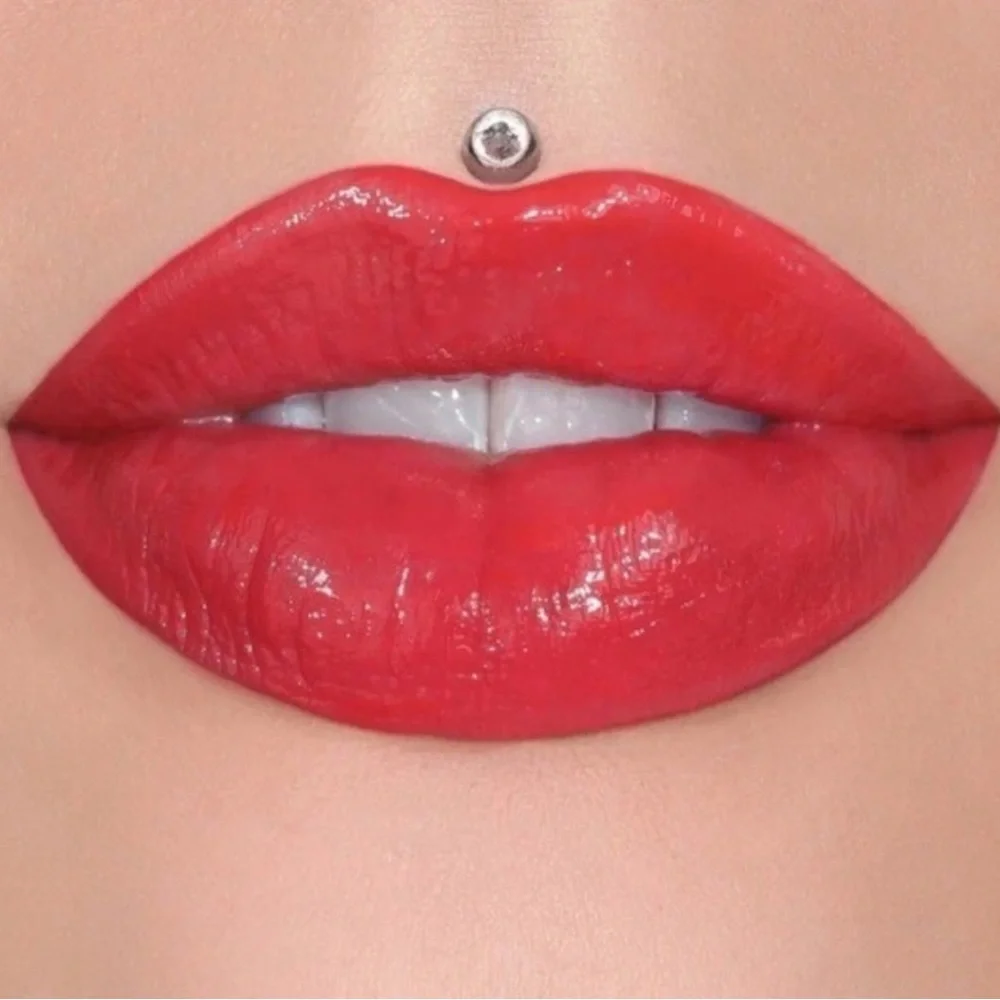 🪷 NIB Jeffree Star Supreme Gloss Lipstick “Fatality” Limited Edition
